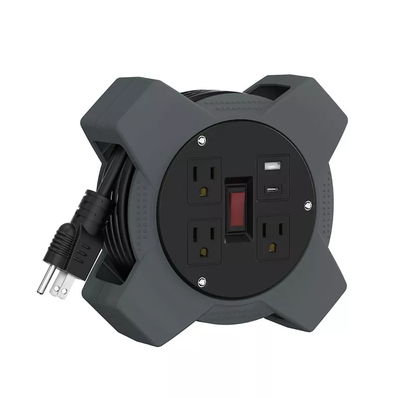 Катушка пластикового шнура USB с 3 розетками, 20 футов Катушка пластикового шнура USB с 3 розетками, 20 футов